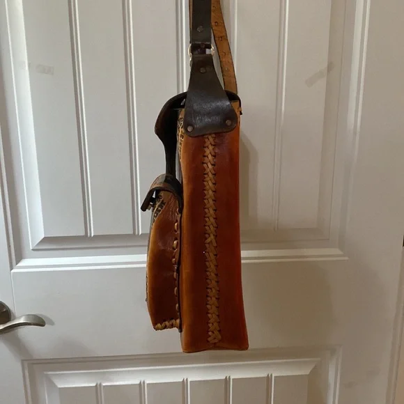 Genuine leather shoulder bag large to carry iPad and more